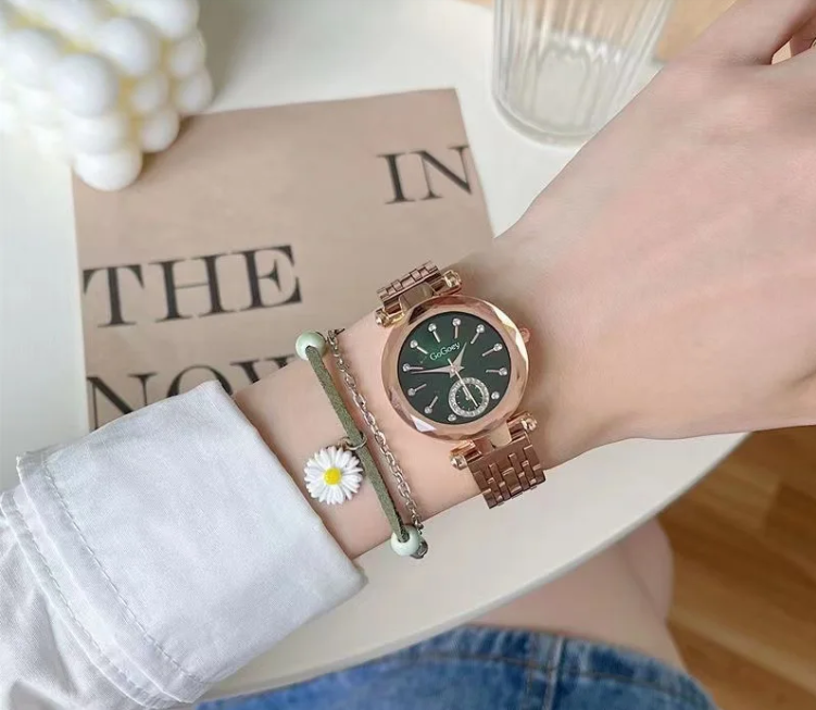 𝐋𝐮𝐱𝐮𝐫𝐲 𝐖𝐨𝐦𝐞𝐧’𝐬 𝐐𝐮𝐚𝐫𝐭𝐳 𝐖𝐫𝐢𝐬𝐭𝐰𝐚𝐭𝐜𝐡 𝟐𝟎𝟐𝟓